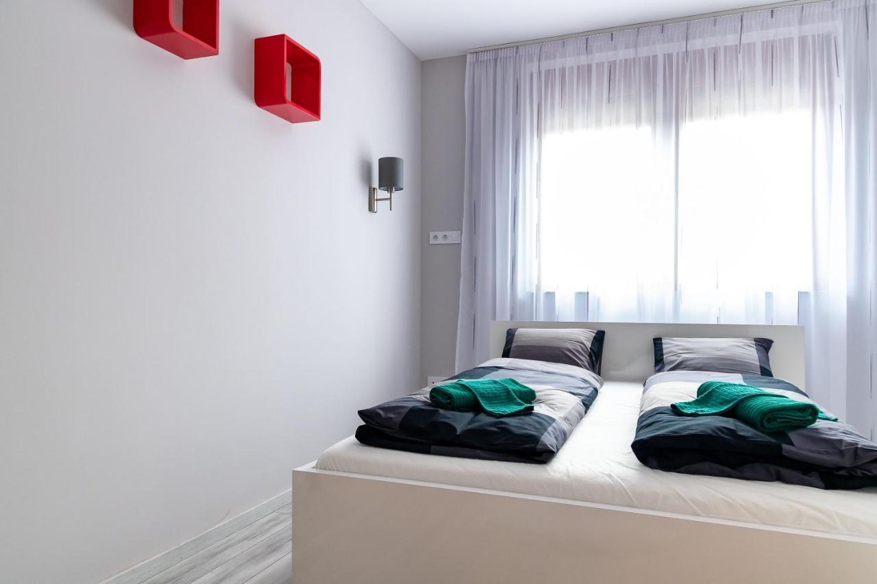 Grey Suites Печ Екстериор снимка