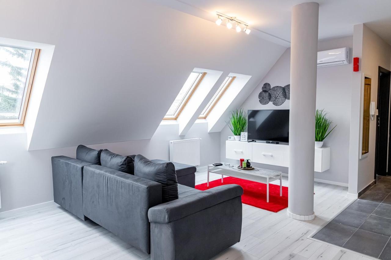 Grey Suites Печ Екстериор снимка