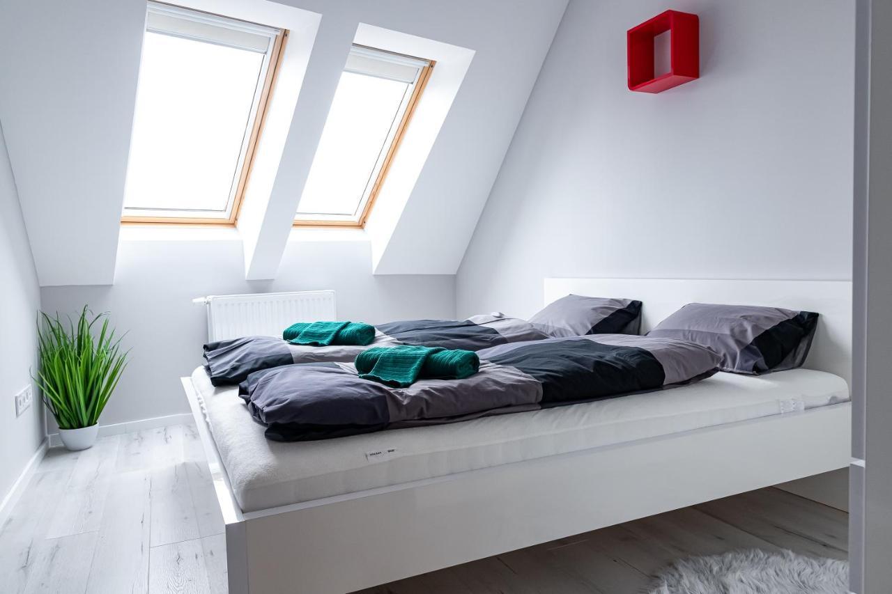 Grey Suites Печ Екстериор снимка