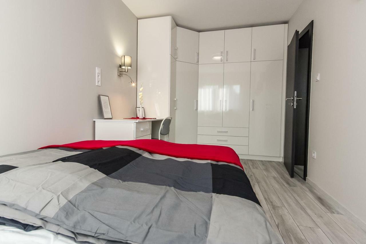 Grey Suites Печ Екстериор снимка