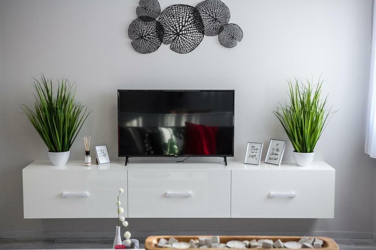 Grey Suites Печ Екстериор снимка