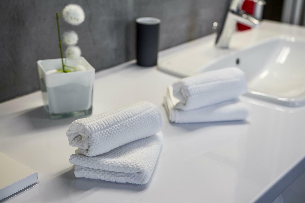Grey Suites Печ Екстериор снимка