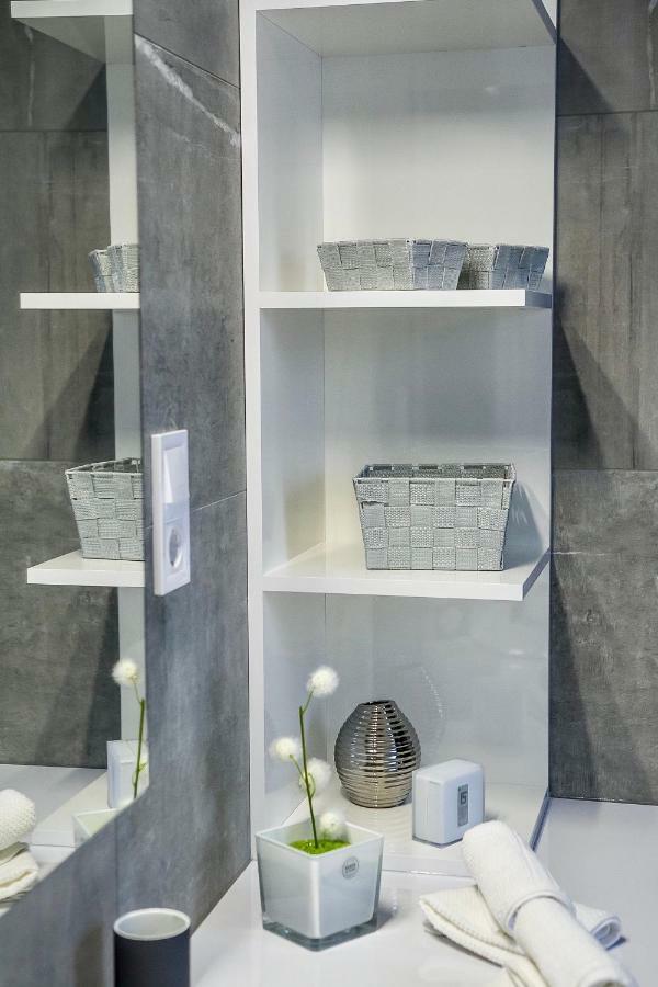 Grey Suites Печ Екстериор снимка