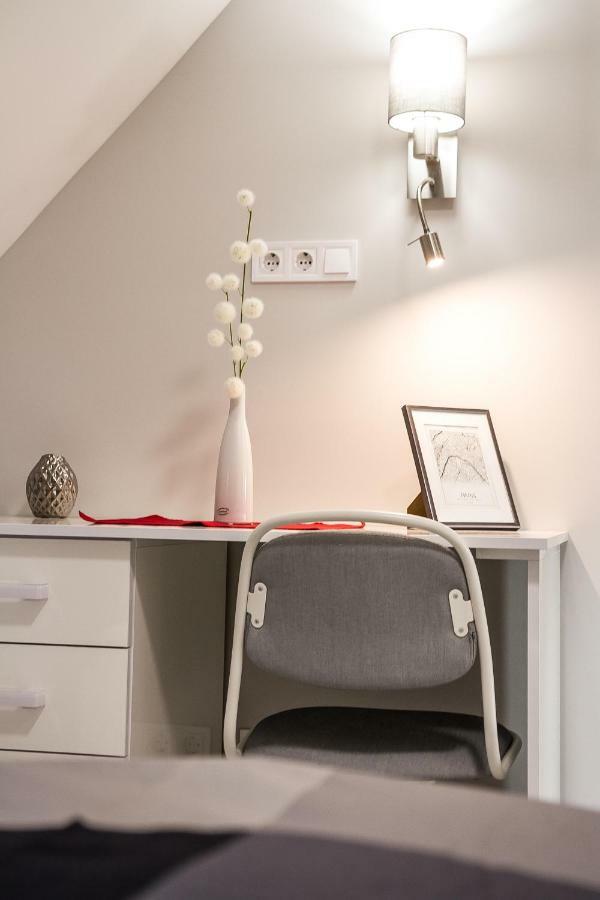 Grey Suites Печ Екстериор снимка